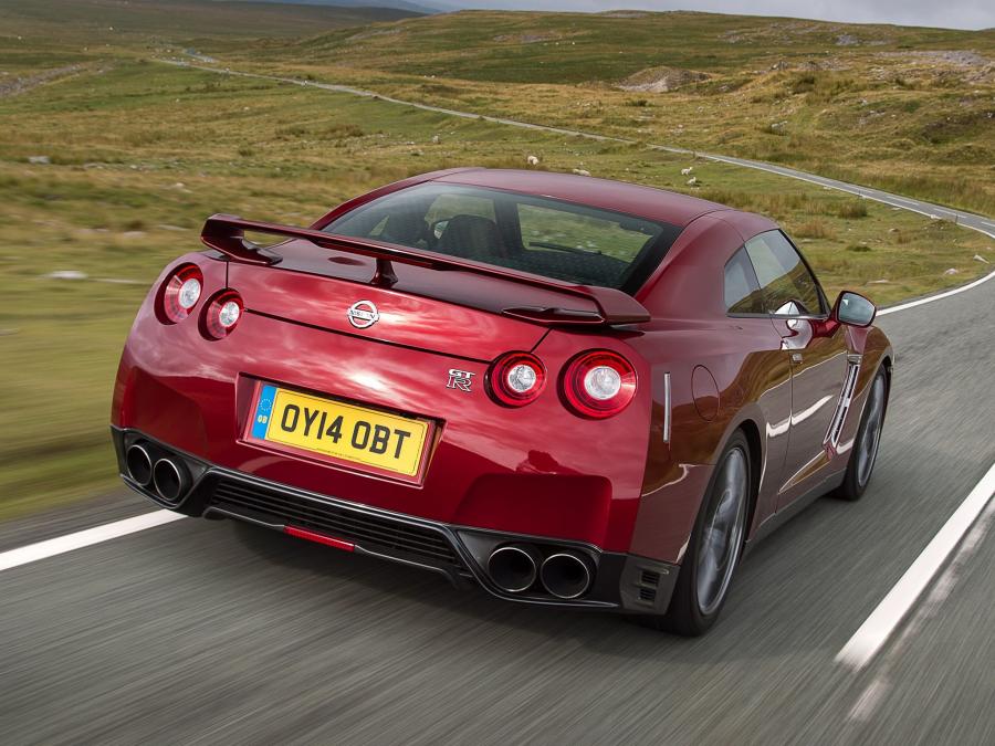  Nissan GT-R 2014 года  (UK) (фото 7 из 19)